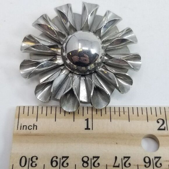 Vintage Flower Starburst Retro Style Scarf Clip, Silver Tone, Radiant, Estate - Picture 4 of 5